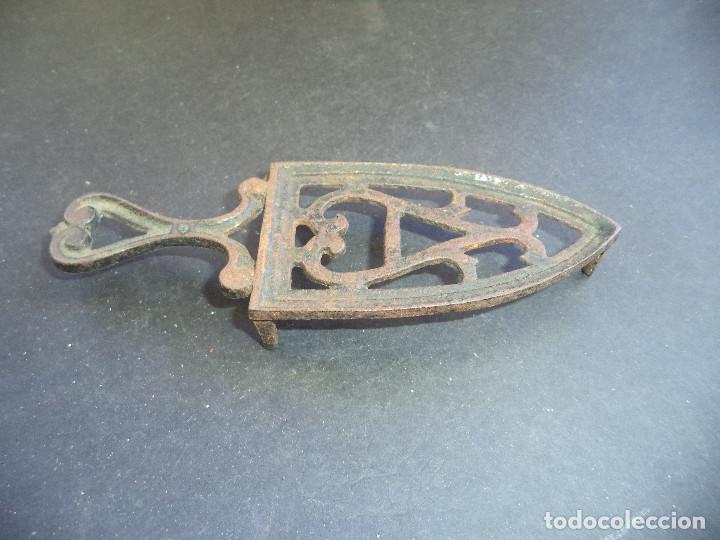 Antig&uuml;edades: Curiosa Coleccion de 25 Planchas e 5 acessorios - Foto 22