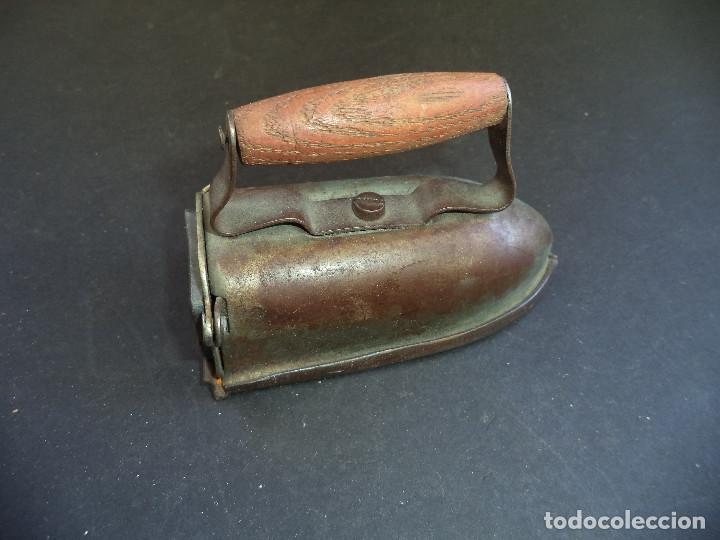 Antig&uuml;edades: Curiosa Coleccion de 25 Planchas e 5 acessorios - Foto 25