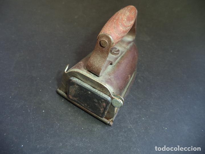 Antig&uuml;edades: Curiosa Coleccion de 25 Planchas e 5 acessorios - Foto 26