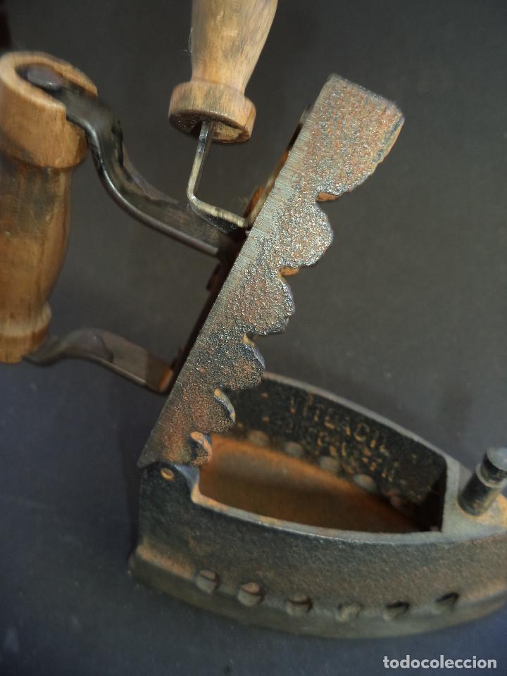 Antig&uuml;edades: Curiosa Coleccion de 25 Planchas e 5 acessorios - Foto 30