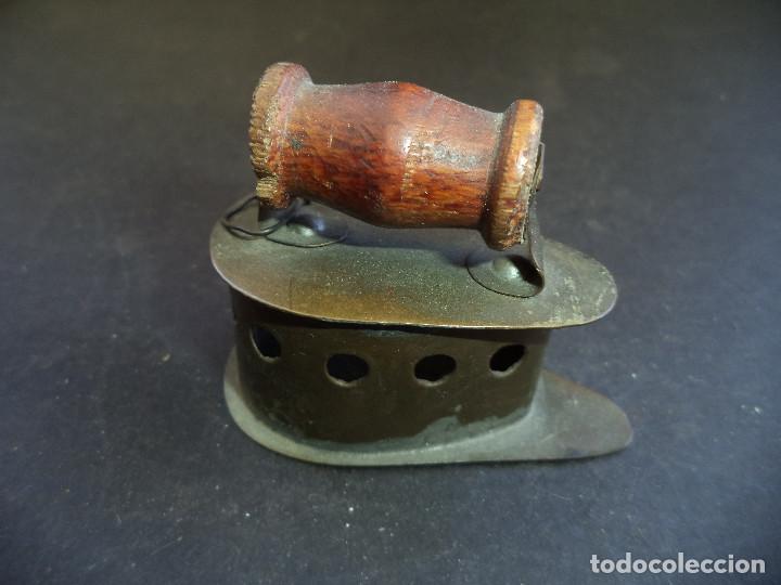 Antig&uuml;edades: Curiosa Coleccion de 25 Planchas e 5 acessorios - Foto 32