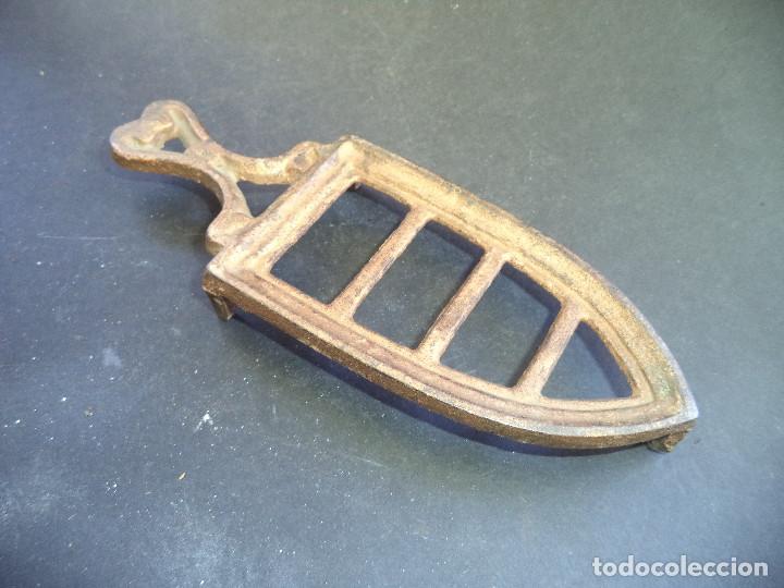 Antig&uuml;edades: Curiosa Coleccion de 25 Planchas e 5 acessorios - Foto 37