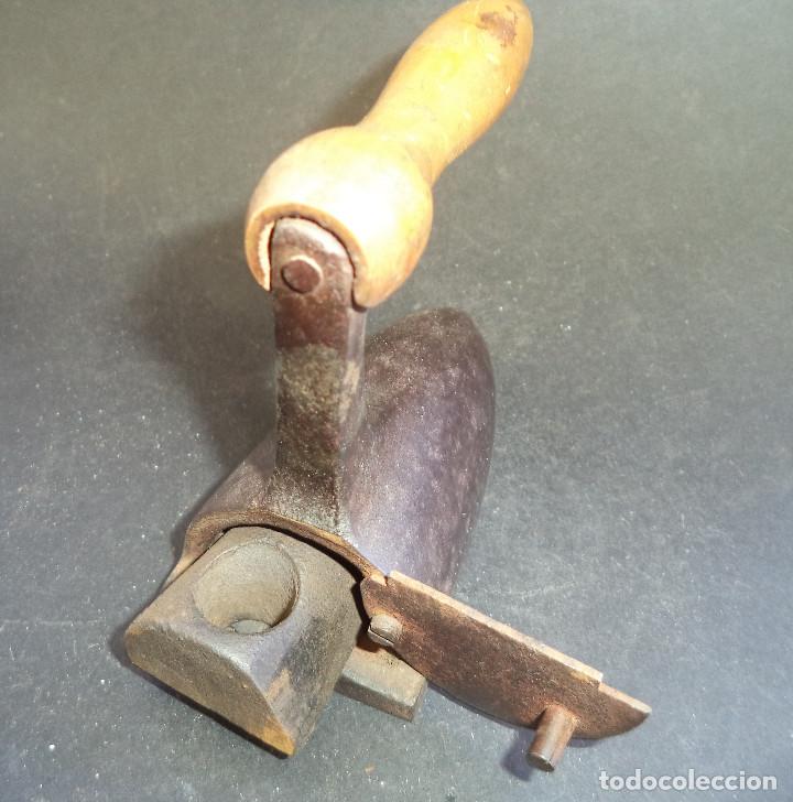 Antig&uuml;edades: Curiosa Coleccion de 25 Planchas e 5 acessorios - Foto 42