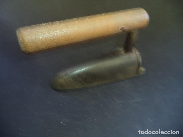Antig&uuml;edades: Curiosa Coleccion de 25 Planchas e 5 acessorios - Foto 48