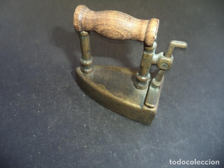 Antig&uuml;edades: Curiosa Coleccion de 25 Planchas e 5 acessorios - Foto 50