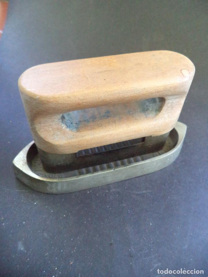 Antig&uuml;edades: Curiosa Coleccion de 25 Planchas e 5 acessorios - Foto 52