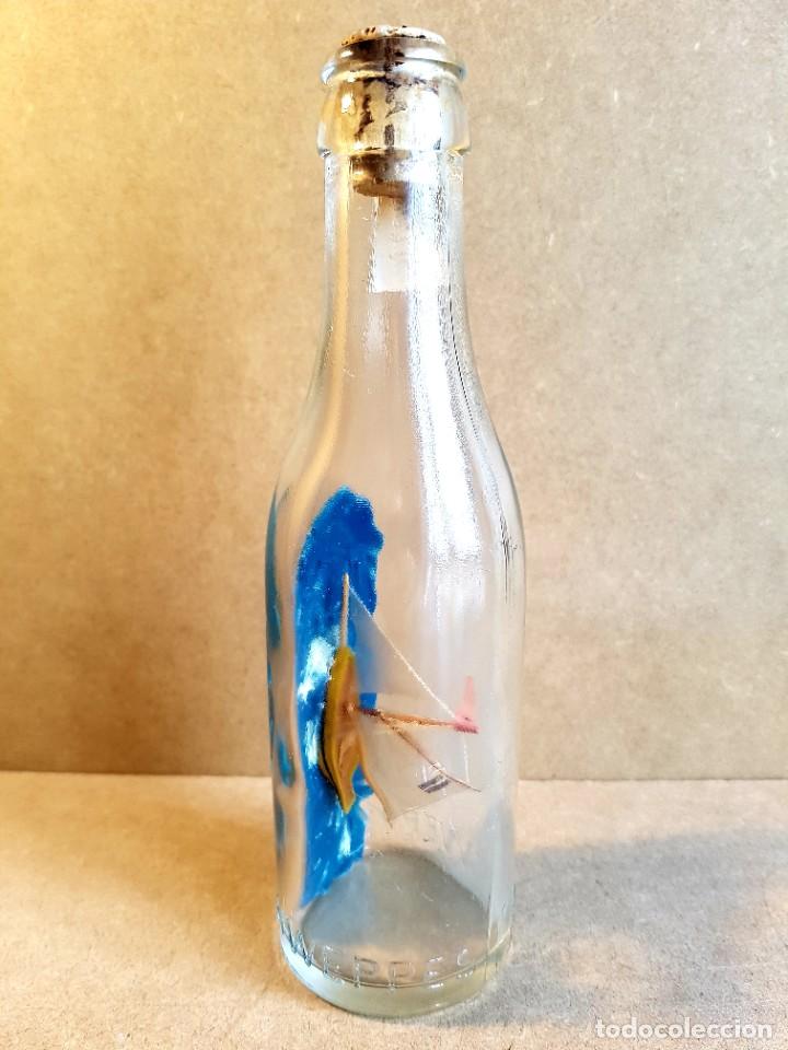 Antig&uuml;edades: Antigua botella de Schweppes con velero. - Foto 2