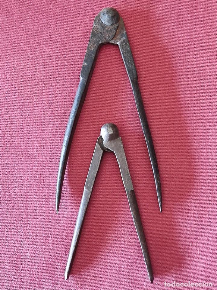 Antig&uuml;edades: DOS COMPASES DE HIERRO FORJADO, SIGLO XIX - Foto 1