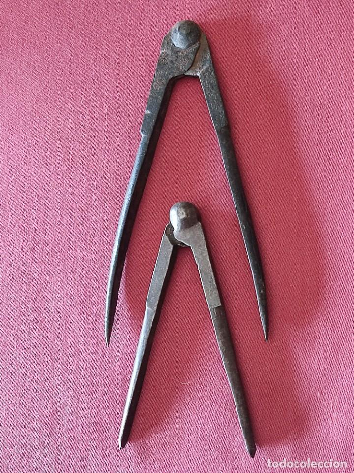 Antig&uuml;edades: DOS COMPASES DE HIERRO FORJADO, SIGLO XIX - Foto 2