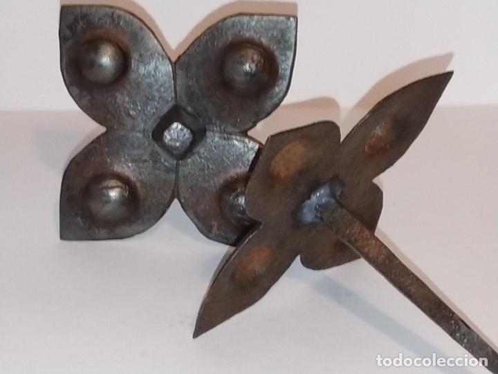 Antig&uuml;edades: 4 Clavos de puerta,forja siglo XVIII - Foto 2