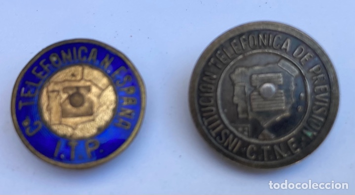 Tel&eacute;fonos: Telef&oacute;nica escudos de solapa a&ntilde;os 70 - Foto 1