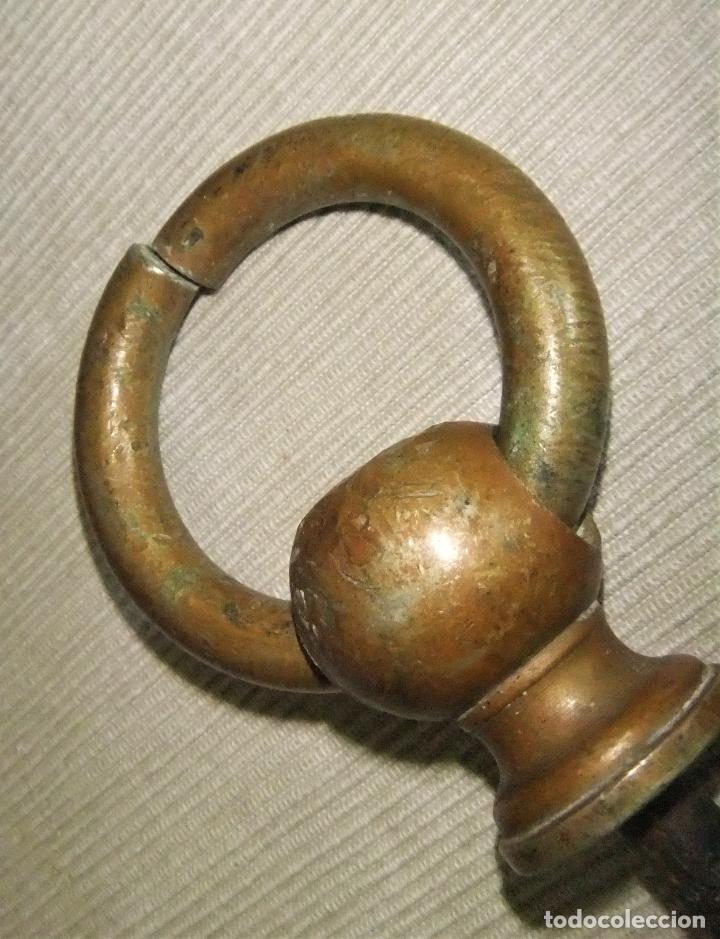 Antig&uuml;edades: ALDABA TIRADOR DE BRONCE MACIZO ARGOLLA - Foto 5
