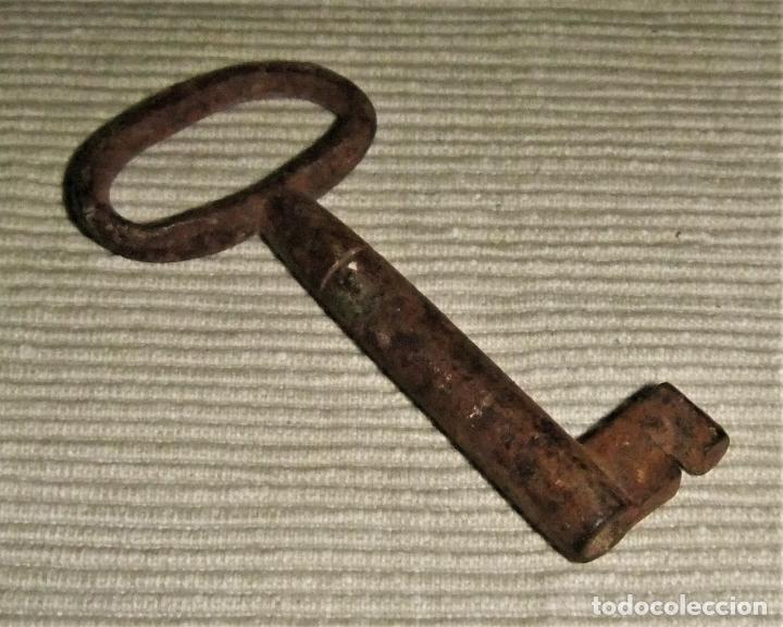 Antig&uuml;edades: ANTIGUA LLAVE DE HIERRO 8 cms - Foto 1