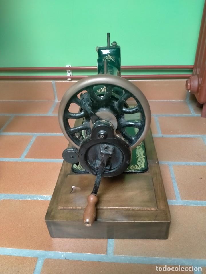 Antig&uuml;edades: MAQUINA SINGER CON MANIVELA - Foto 2