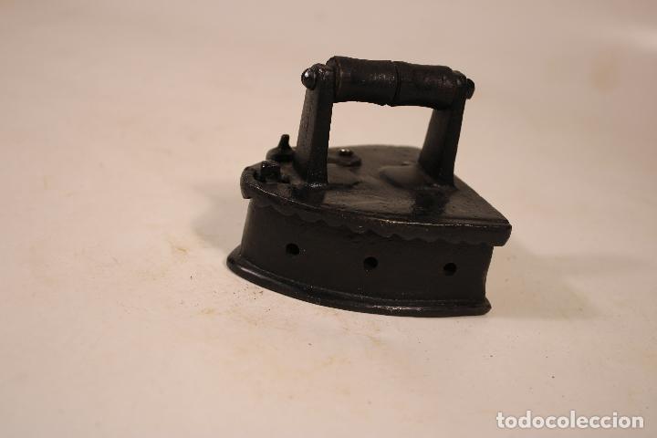 Antig&uuml;edades: plancha de carbon peque&ntilde;a - Foto 5