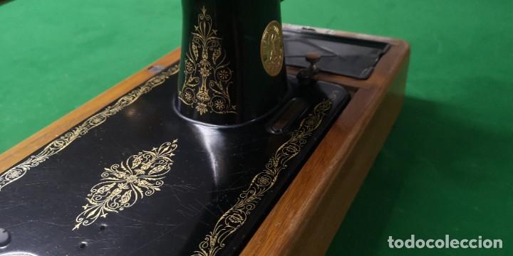Antig&uuml;edades: Maquina de coser Singer Ref MCS 6597 - Foto 8