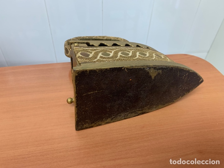 Antig&uuml;edades: Plancha de hierro decorada - Foto 3