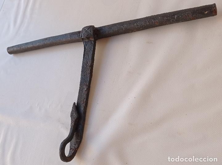Antig&uuml;edades: PESTILLO DE FORJA, S. XIX. 52 X 30 cm - Foto 1