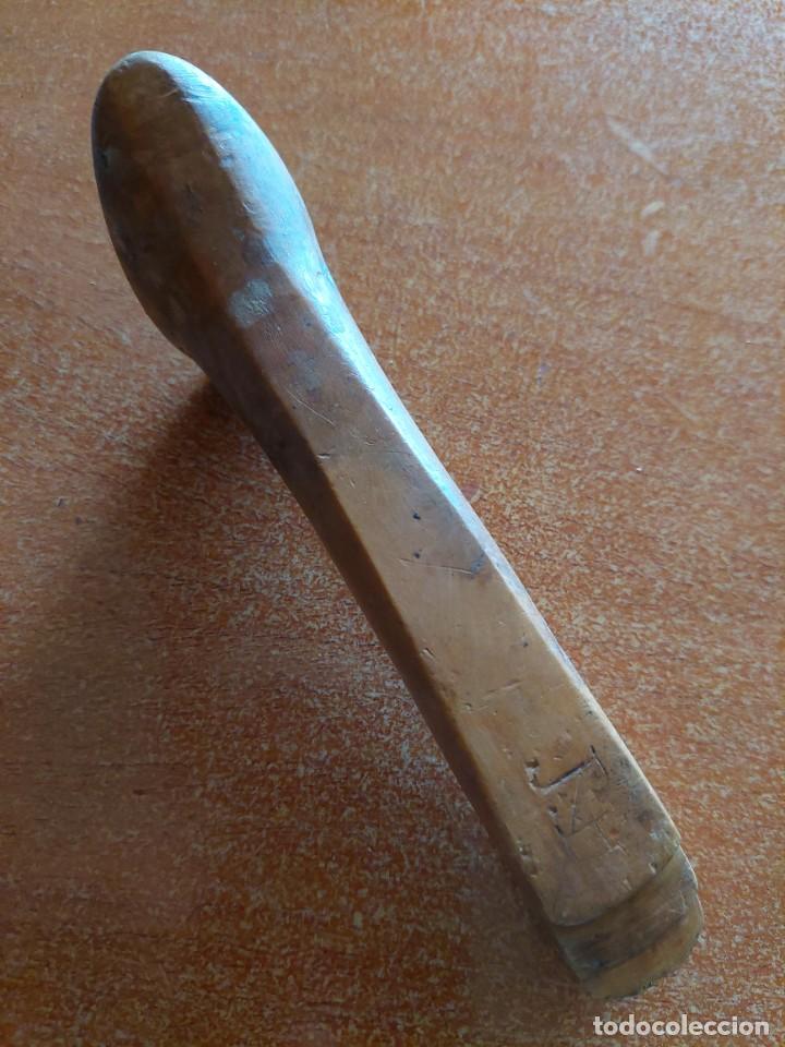 Antig&uuml;edades: Antigua herramienta zapatero - Foto 2