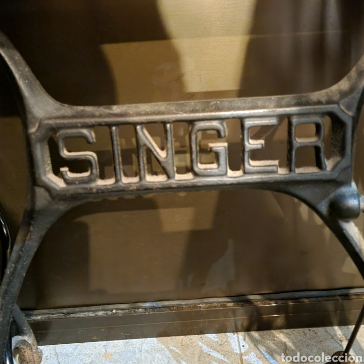 Antig&uuml;edades: Maquina SINGER antigua - Foto 8
