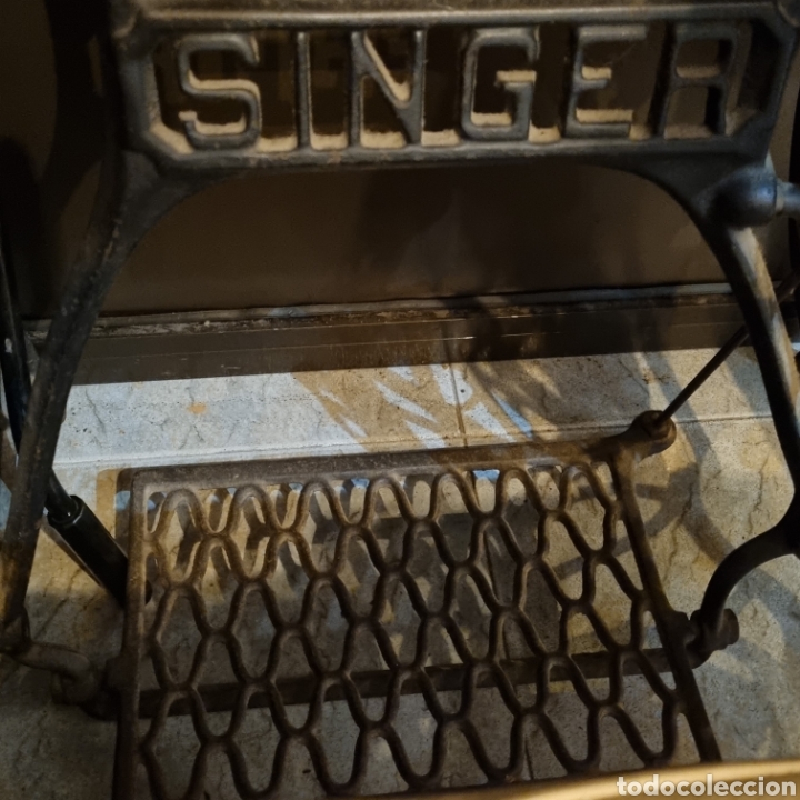 Antig&uuml;edades: Maquina SINGER antigua - Foto 9