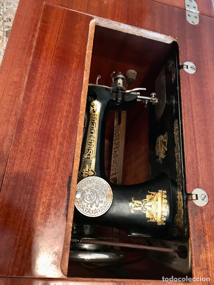Antig&uuml;edades: M&aacute;quina de coser SINGER con mueble - Foto 7