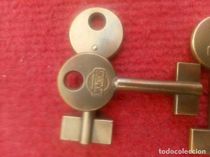 Antig&uuml;edades: LLAVES DE LAT&Oacute;N - Foto 2