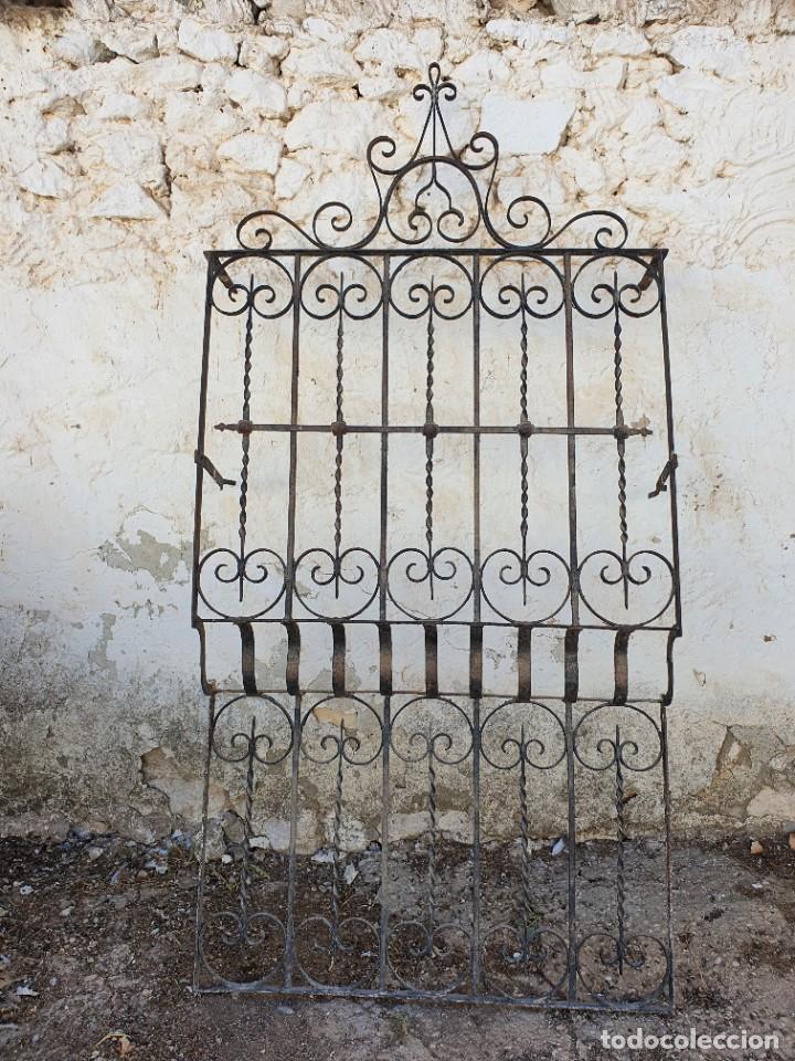Antig&uuml;edades: REJA MUY ANTIGUA - Foto 1