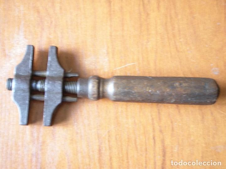 Antig&uuml;edades: ANTIGUA LLAVE INGLESA - Foto 1