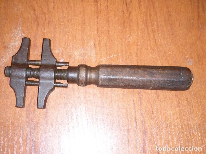 Antig&uuml;edades: ANTIGUA LLAVE INGLESA - Foto 2