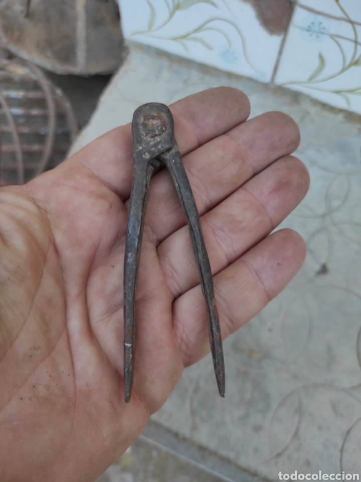 Antig&uuml;edades: Peque&ntilde;o y Antiguo Comp&aacute;s de Hierro - Foto 5