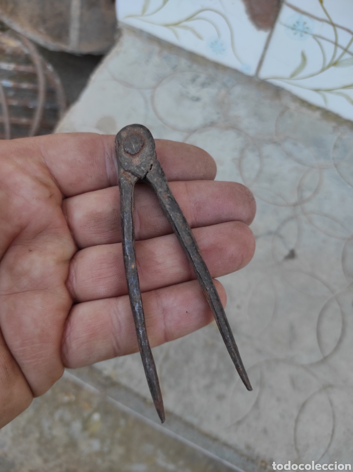 Antig&uuml;edades: Peque&ntilde;o y Antiguo Comp&aacute;s de Hierro - Foto 6
