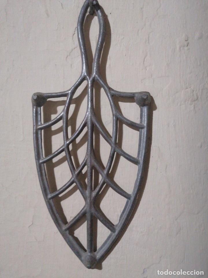 Antig&uuml;edades: ANTIGUO SOPORTE DE PLANCHA - Foto 1