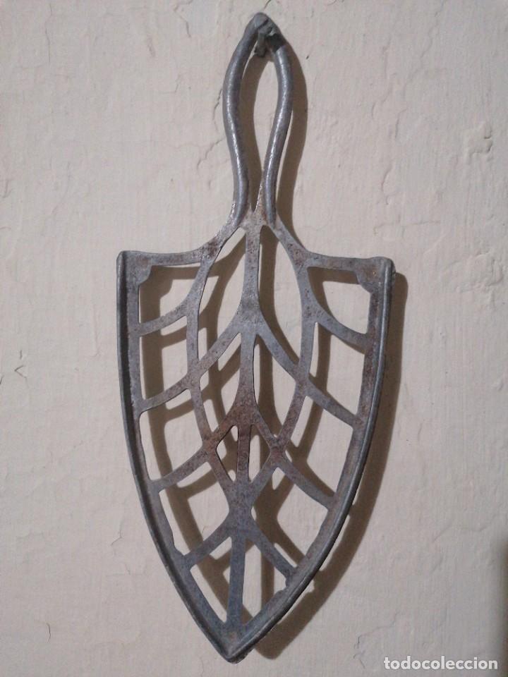 Antig&uuml;edades: ANTIGUO SOPORTE DE PLANCHA - Foto 2