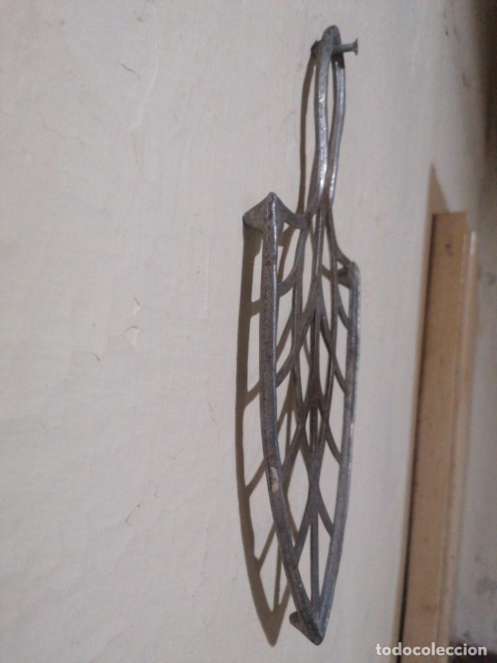 Antig&uuml;edades: ANTIGUO SOPORTE DE PLANCHA - Foto 3
