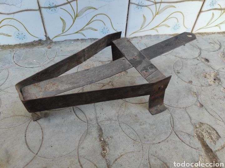 Antig&uuml;edades: Antiguo Soporte para Plancha - Foto 2