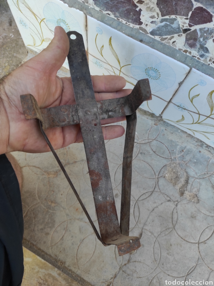 Antig&uuml;edades: Antiguo Soporte para Plancha - Foto 4