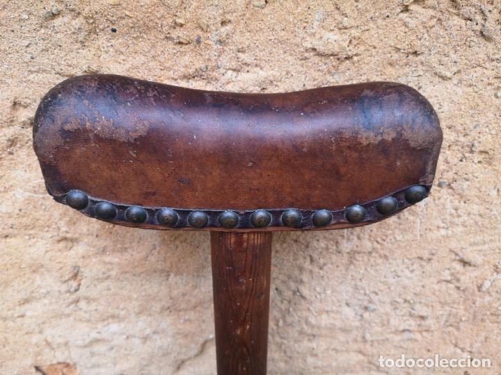 Antig&uuml;edades: ANTIGUA MULETA DE MADERA Y CUERO - Foto 2