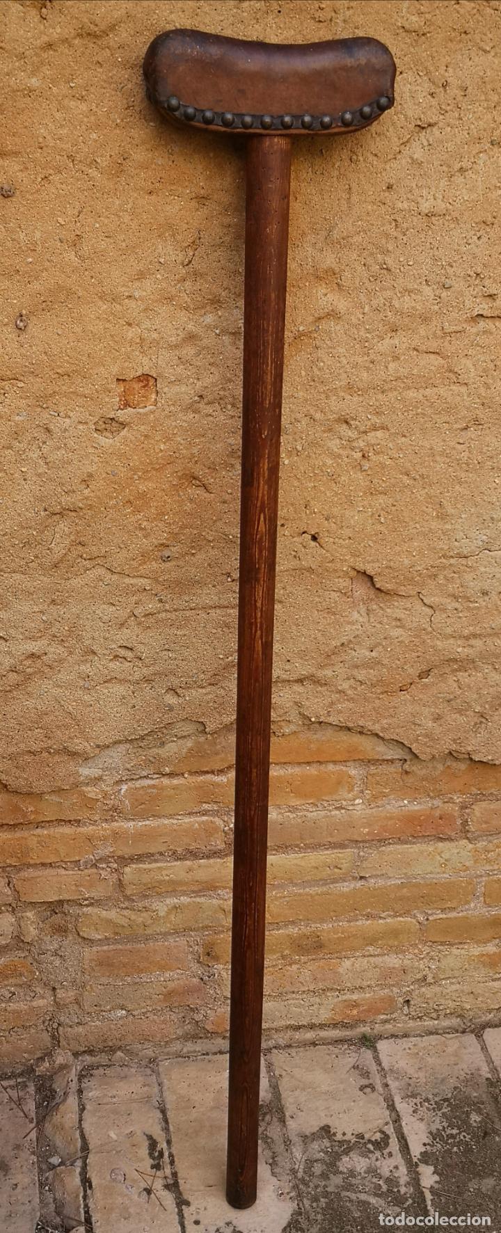 Antig&uuml;edades: ANTIGUA MULETA DE MADERA Y CUERO - Foto 5