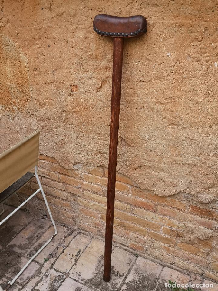 Antig&uuml;edades: ANTIGUA MULETA DE MADERA Y CUERO - Foto 7