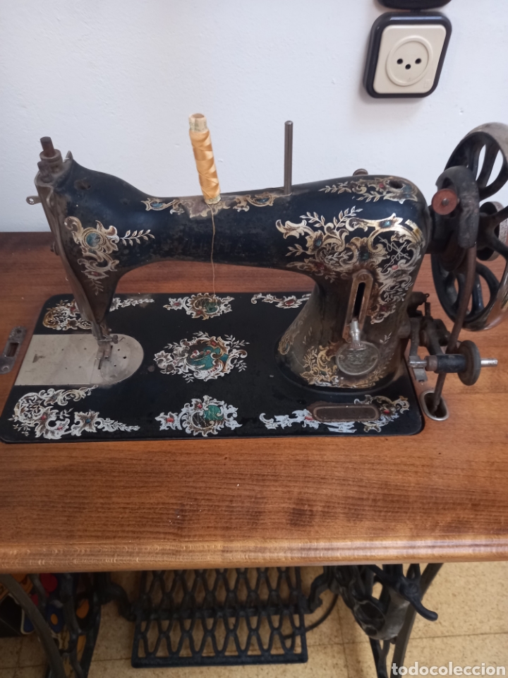 Antig&uuml;edades: Maquina coser VERITAS - Foto 2