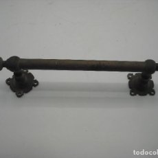 Antigüedades: ANTIGUO TIRADOR DE PUERTA DE 28 X 6,5 CM.
