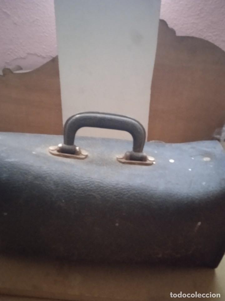 Antig&uuml;edades: Malet&iacute;n m&eacute;dico antiguo - Foto 3