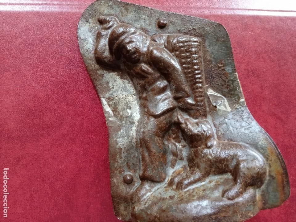 Antig&uuml;edades: Molde de CHOCOLATE: NI&Ntilde;O con PERRO. - Foto 1