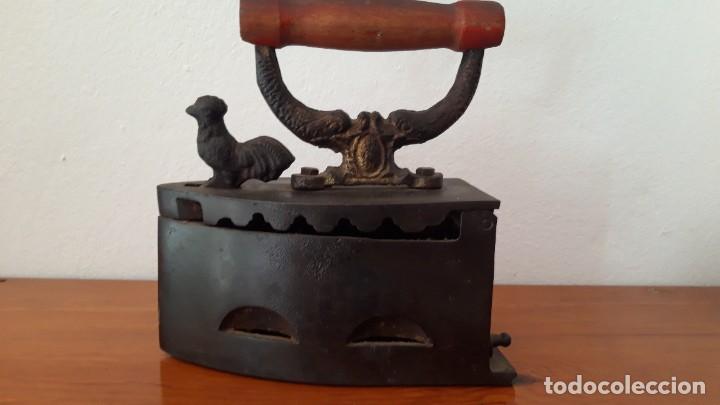 Antig&uuml;edades: Plancha de carb&oacute;n - Foto 1