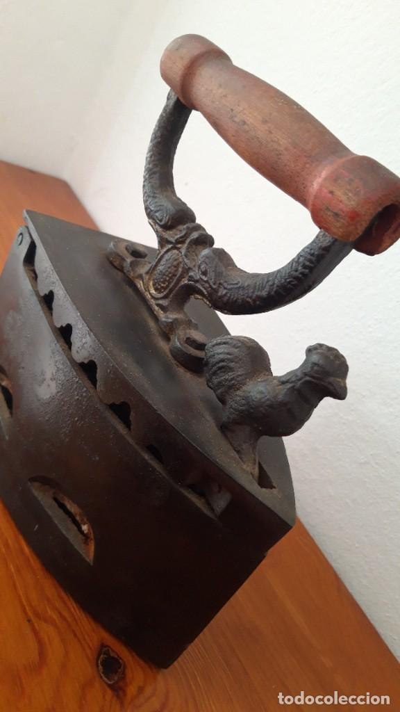 Antig&uuml;edades: Plancha de carb&oacute;n - Foto 2