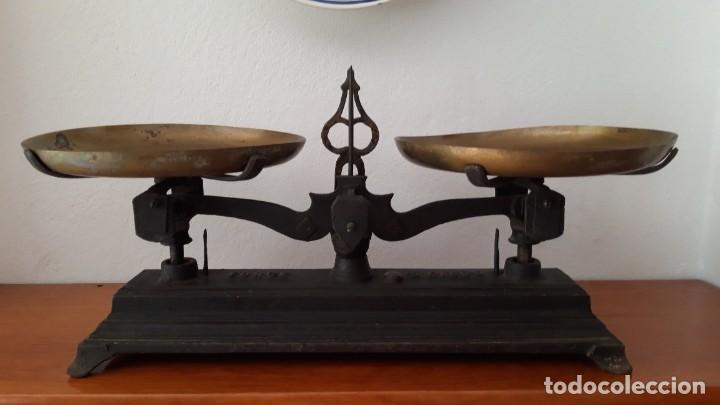 Antig&uuml;edades: Balanza antigua Roberval - Foto 1