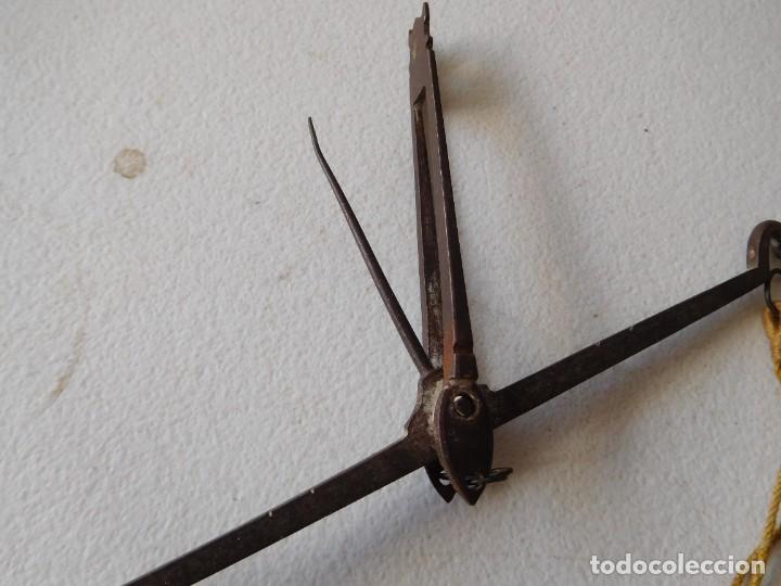 Antig&uuml;edades: Balanza antigua para pesar oro - Foto 2