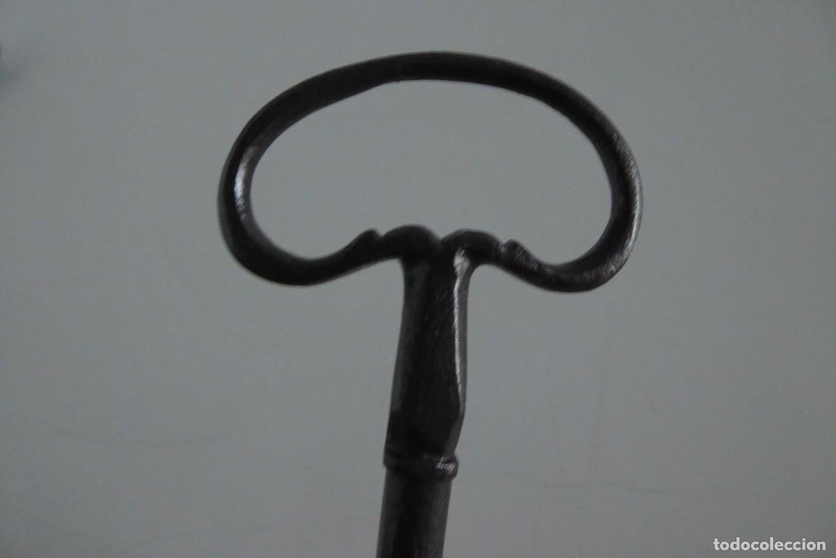 Antig&uuml;edades: LLAVE DE HIERRO EN BUEN ESTADO - Foto 2