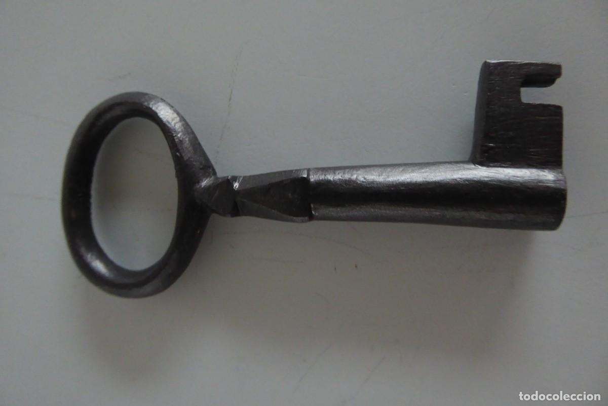 Antig&uuml;edades: LLAVE DE HIERRO EN BUEN ESTADO - Foto 1